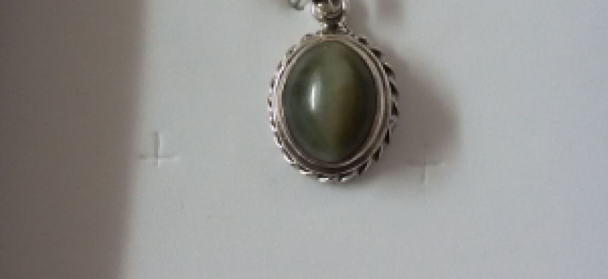 תליון הכסף והשפע-“עין-החתול “